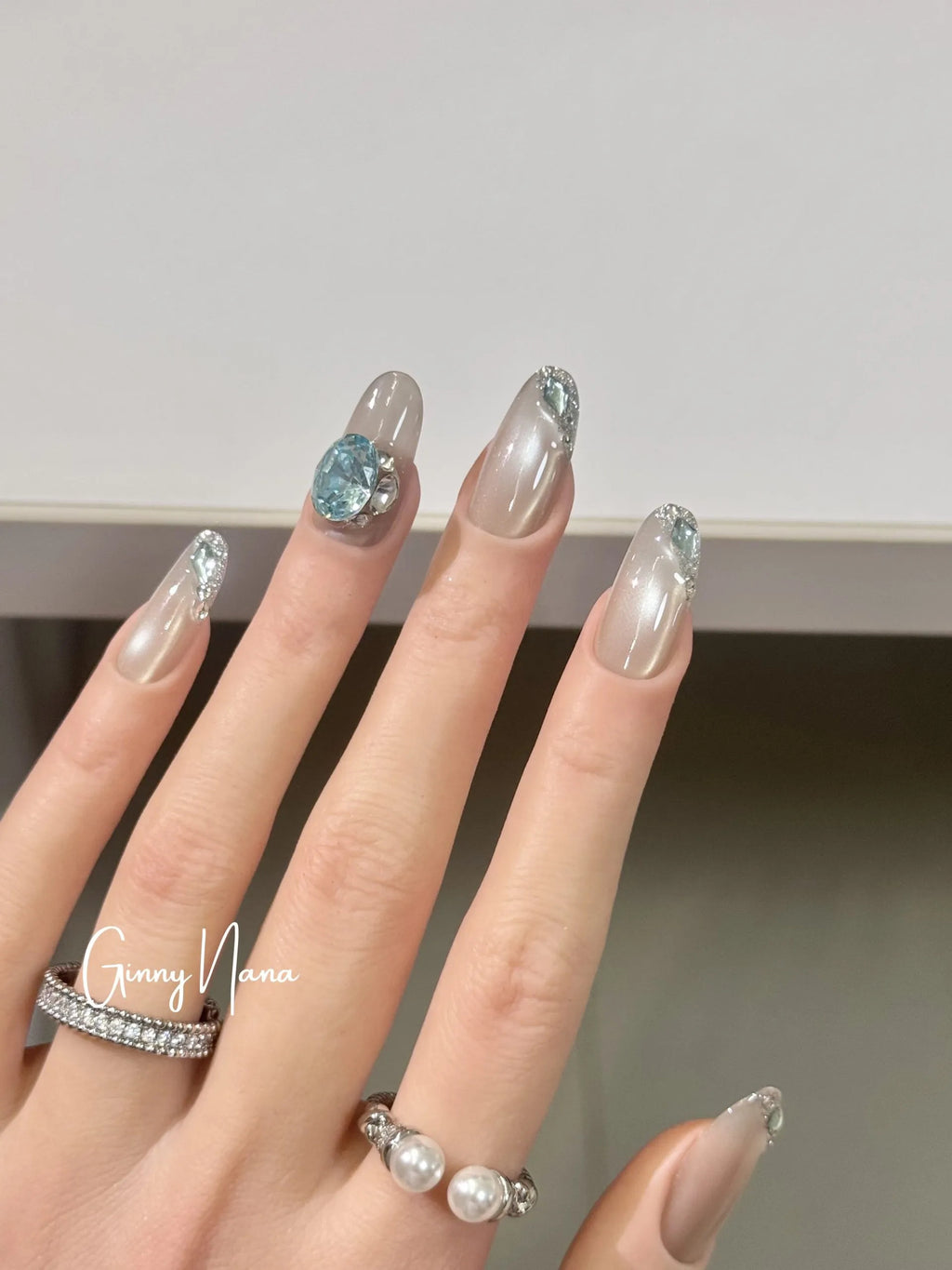 C8BDA323-2062-411F-B6E7-752F3BEC224E